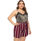 Elegante gestreifte Damen-Shorts mit Bindegürtel