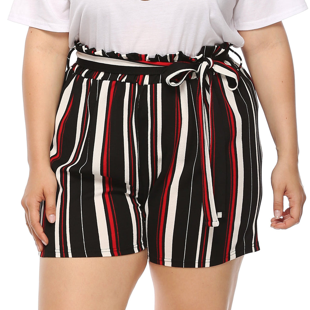 Elegante gestreifte Damen-Shorts mit Bindegürtel