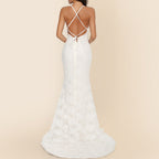Damen elegantes figurbetontes Hochzeitskleid mit zarter Spitzenverzierung EB