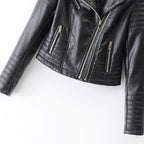 Damen Kunstleder Bikerjacke mit gesteppten Details und schmalem Schnitt EB