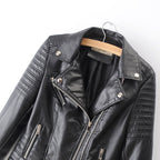 Damen Kunstleder Bikerjacke mit gesteppten Details und schmalem Schnitt EB