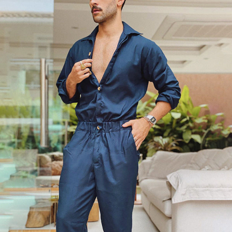 Herren-Jumpsuit mit Hemdkragen, elastischem Bund und schmal zulaufenden Beinen