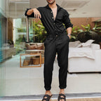 Herren-Jumpsuit mit Hemdkragen, elastischem Bund und schmal zulaufenden Beinen