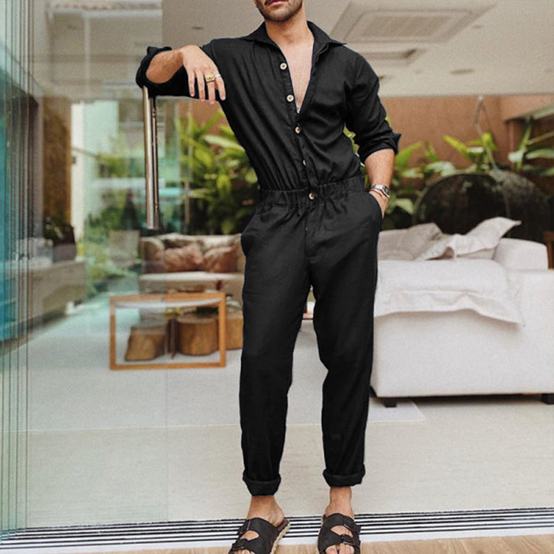 Herren-Jumpsuit mit Hemdkragen, elastischem Bund und schmal zulaufenden Beinen
