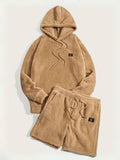 EB | Fluffy Hoodie und Shorts
