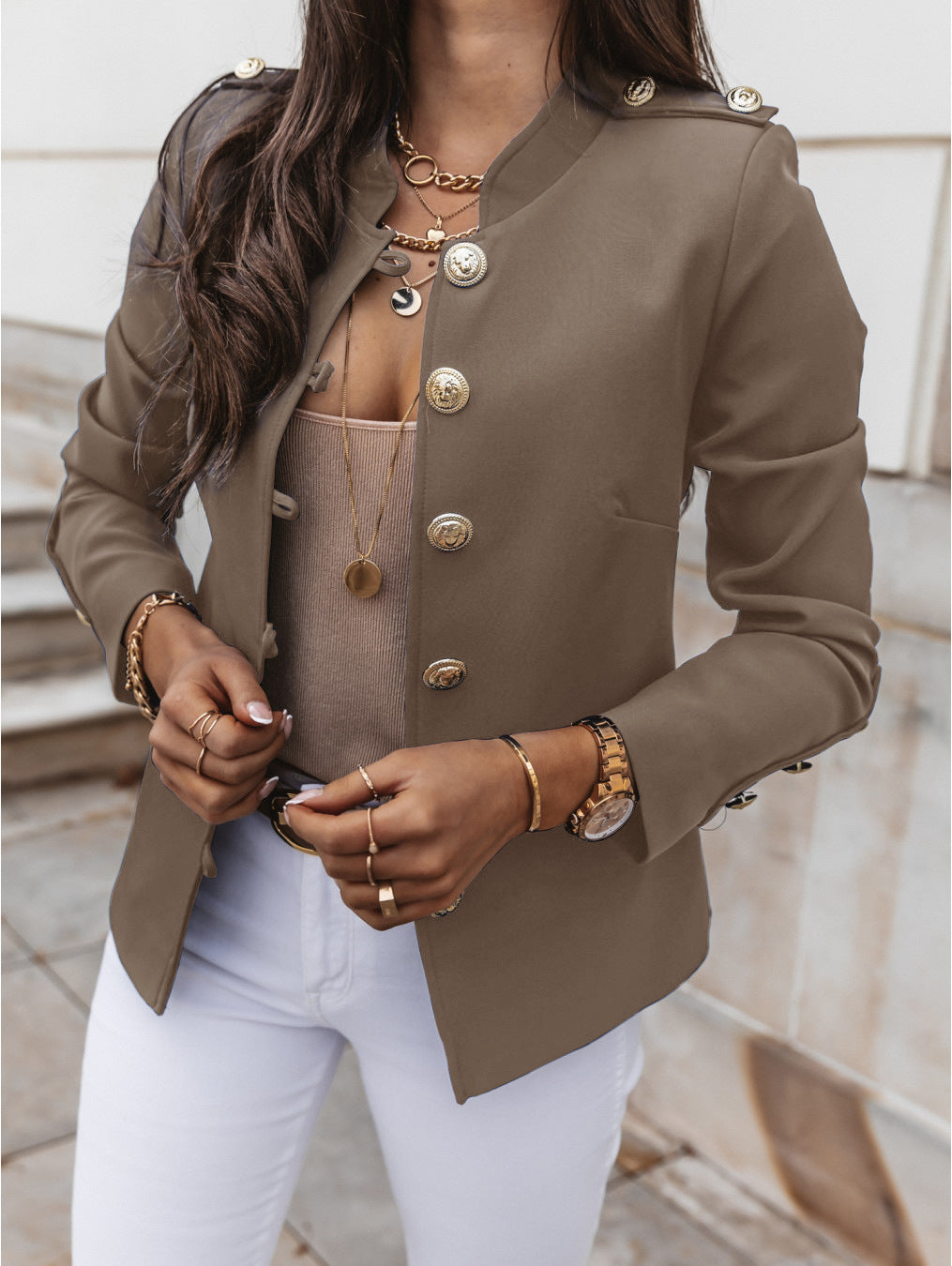 Damen elegante Blazerjacke mit goldenen Knöpfen und hochwertigen Details EB