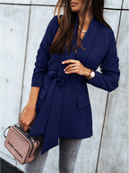 Damen elegante Blazerjacke mit Bindegürtel und praktischen Taschen EB