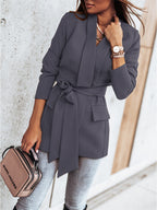 Damen elegante Blazerjacke mit Bindegürtel und praktischen Taschen EB