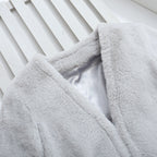 Damen Flauschiger Kunstpelz-Mantel mit elegantem V-Ausschnitt und praktischen Taschen EB