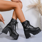Damen Chunky Stiefel mit dekorativen Riemen und robustem Profil EB