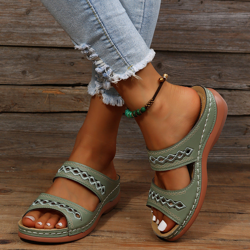 Damen Bequeme Leder-Sandalen mit dekorativem Lochmuster EB