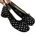 Damen Ballerinas mit einem zierlichen Schleifendesign und elegantem Blockabsatz EB
