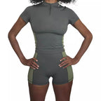 Damen Sportliches Set mit kurzem Oberteil und enganliegenden Shorts EB