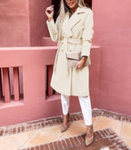 Damen Eleganter Trenchcoat mit tailliertem Schnitt und praktischen Taschen EB