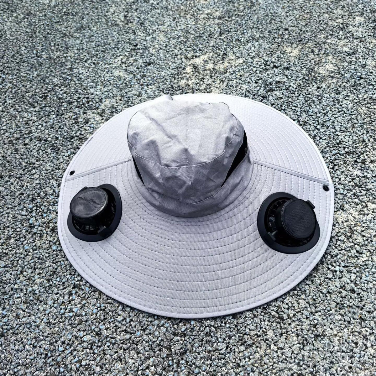 Belüfteter Sonnenhut mit Solar-Ventilatoren