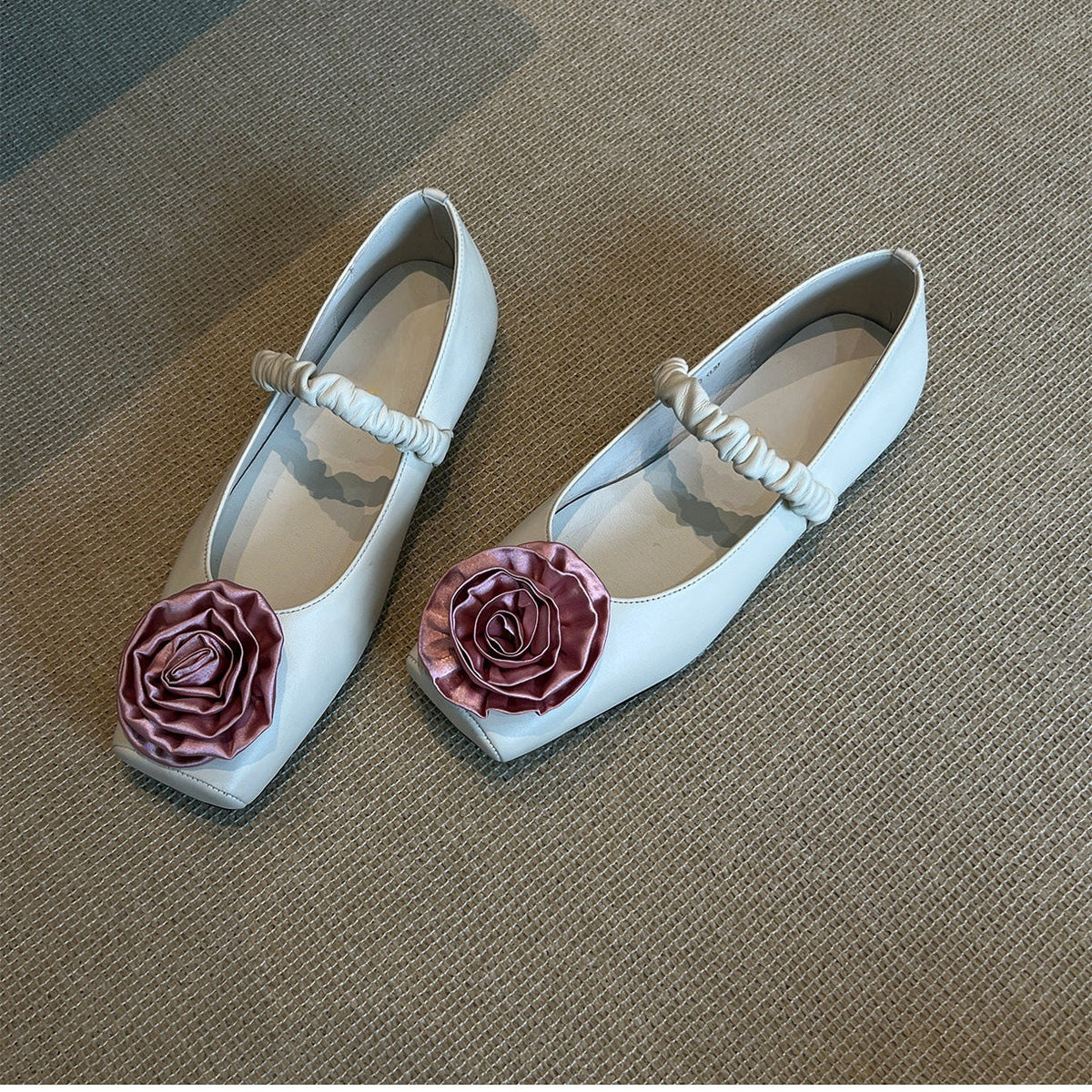 Damen Ballerina-Schuhe mit floralem Design und elegantem Riemen EB