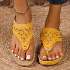 Damen Bequeme Zehentrenner-Sandalen mit Perlenschmuck und anatomischem Fußbett EB