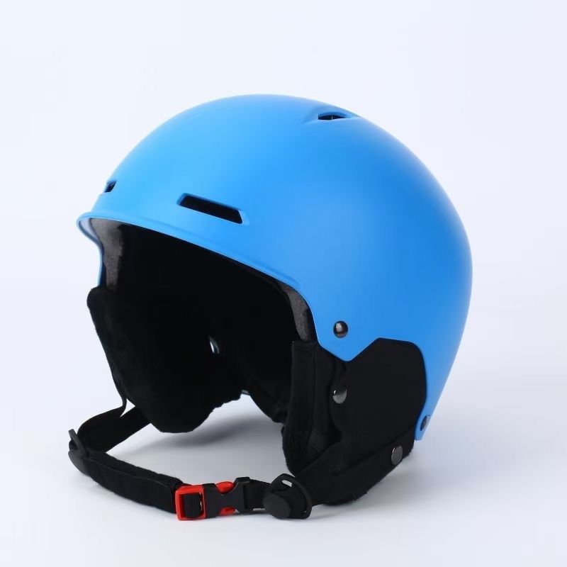 Protektiver Skihelm