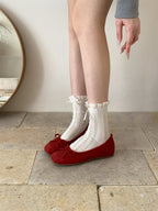 Damen Ballerina mit elegantem Rüschelement und metallischem Akzent EB