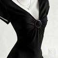Damen Figurschmeichelndes Shirt mit dekorativem Ringdetail EB