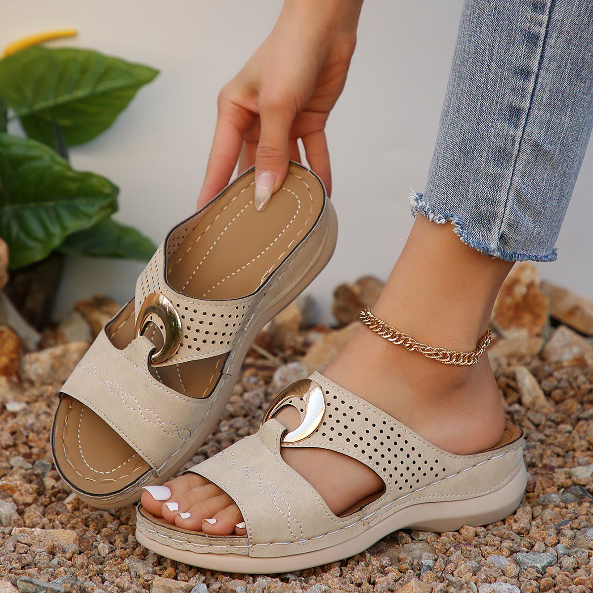 Damen Komfortable und stilvolle Sandalen mit elegantem Dekor EB