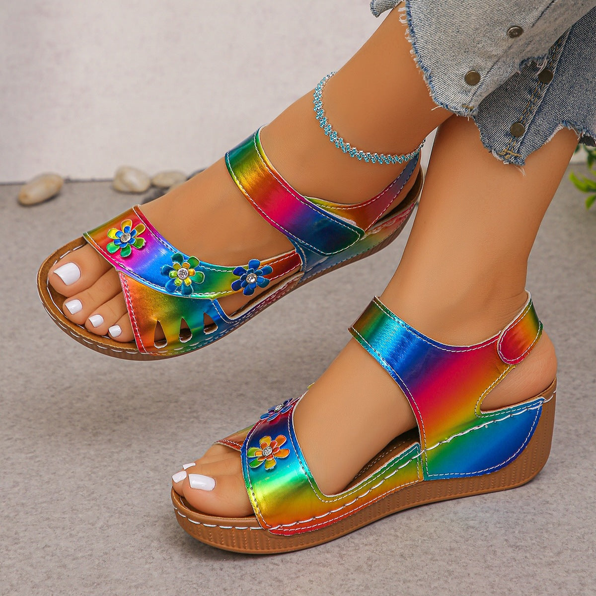 Damen Bunte Sandalen mit floralem Design und verstellbaren Riemen EB
