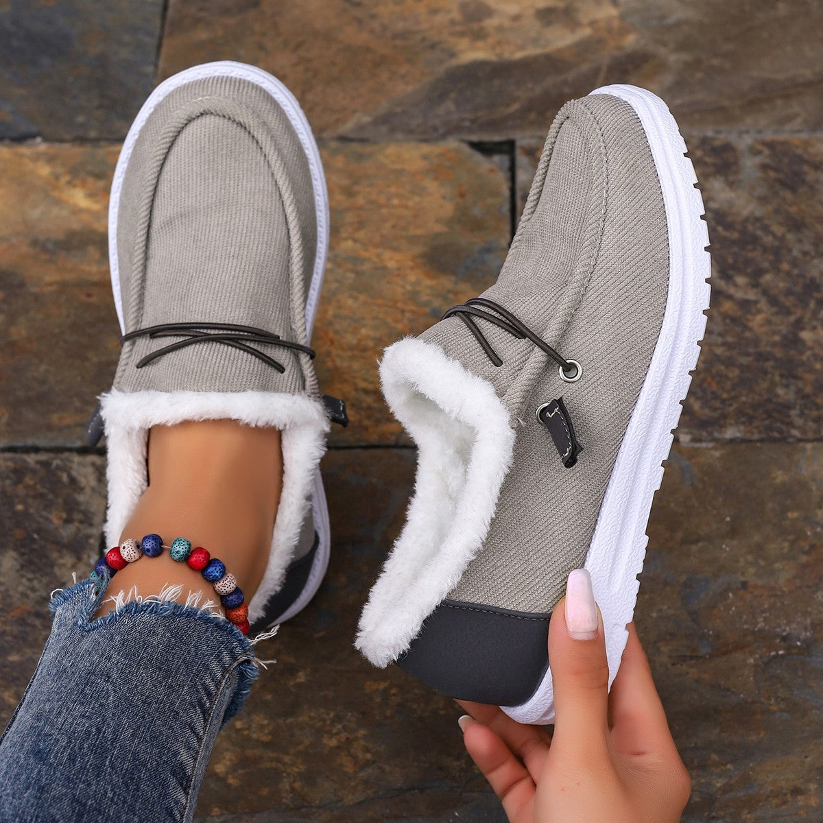 Damen Bequeme Slip-On Clogs mit kuscheligem Innenfutter und flexibler Sohle EB