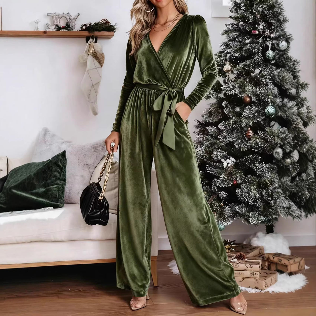 Eleganter Samt-Jumpsuit mit tiefem V-Ausschnitt
