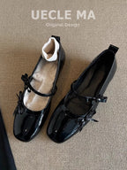Damen Ballerina-Schuhe mit schimmernder Oberfläche und verspieltem Riemen EB