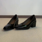 Damen elegante Blockabsatz-Pumps mit hochglänzender Lederoberfläche und komfortabler Fußbettstruktur EB