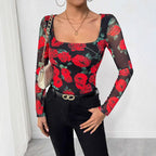 Damen nan figurnahes Stretchshirt mit quadratischem Ausschnitt, feiner Meshstruktur und großflächigem Rosenprint EB