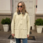 Damen Urbaner Utility-Mantel mit kontrastierendem Kragen und praktischen Taschen EB