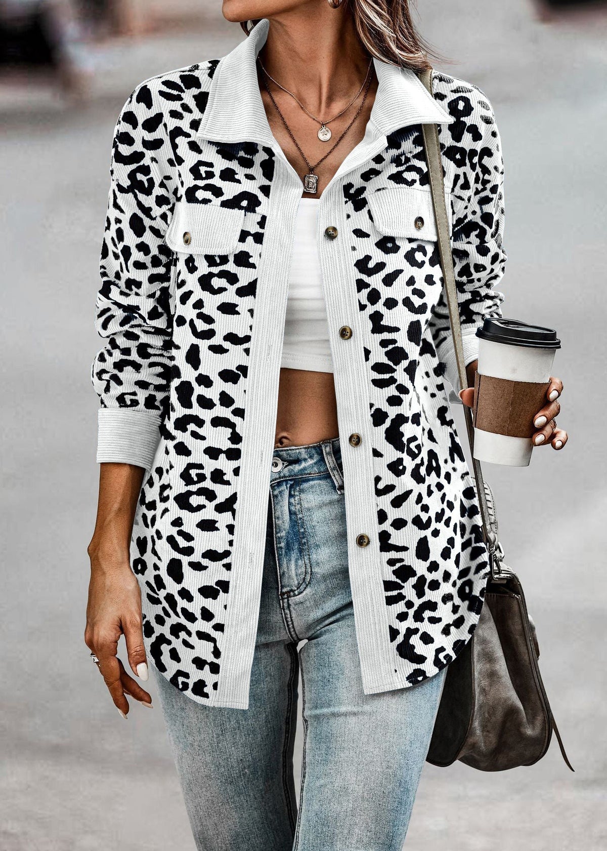 Damen Jacke im Leopardenmuster mit strukturiertem Stoff und praktischen Taschen EB