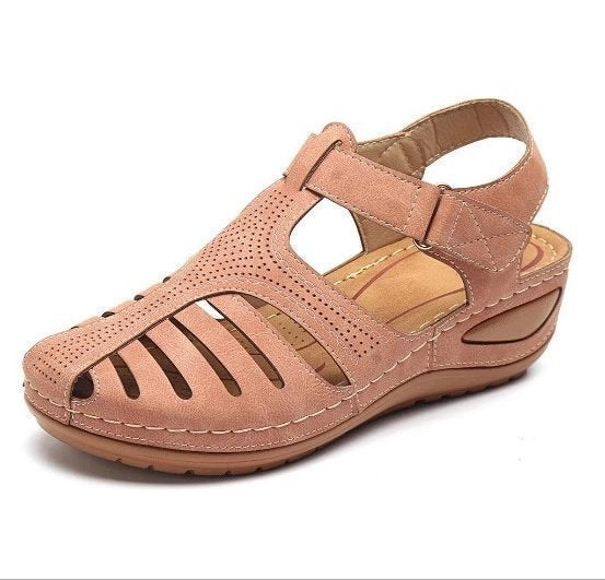 Damen bequeme Riemensandalen mit luftigen Einschnitten und verstellbarem Klettverschluss EB