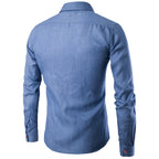 Herren Denim Langarmhemd mit kontrastierenden Knöpfen und Brusttasche EB
