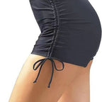 Figurschmeichelnde Badeshorts mit Raffung