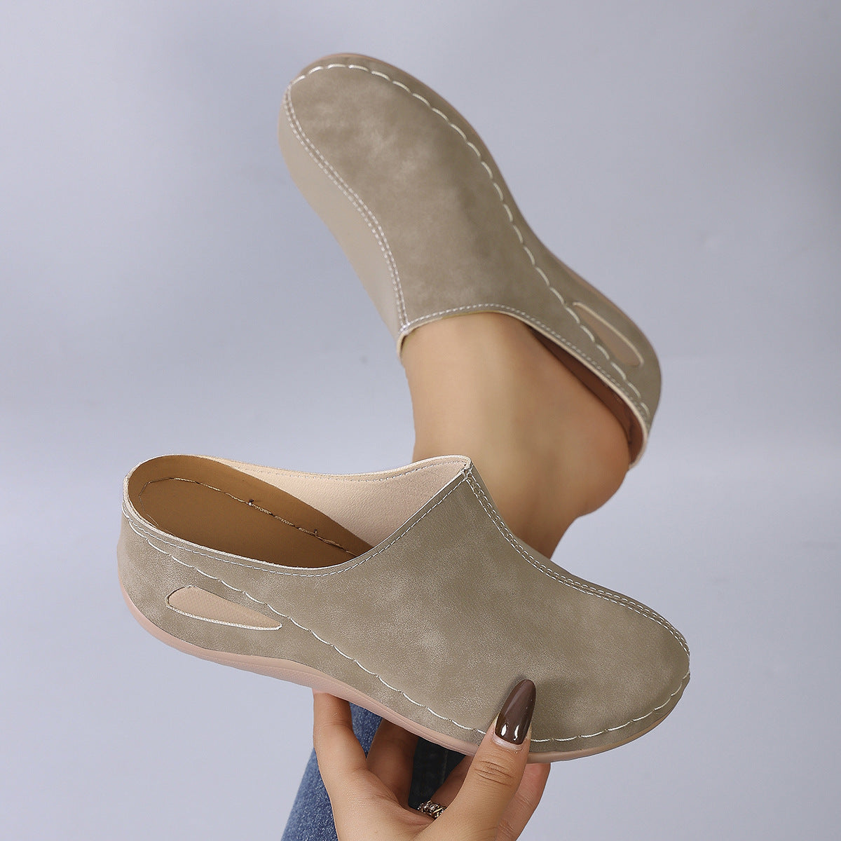 Damen Bequeme Clogs aus hochwertigem Leder mit ergonomischem Fußbett EB