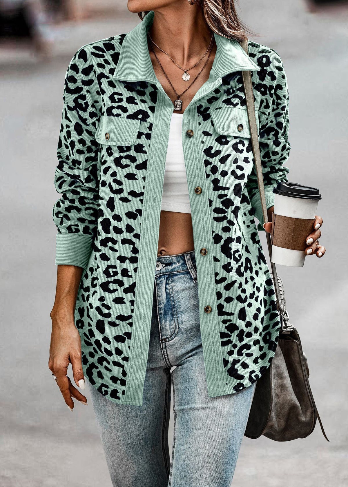 Damen Jacke im Leopardenmuster mit strukturiertem Stoff und praktischen Taschen EB