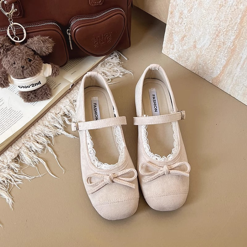 Damen Ballerinas mit verstellbarem Riemen und zarten Spitzendetails EB