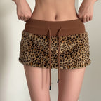 Damen eleganter Minirock aus fellartigem Material mit Modellknopf und Taillenband EB