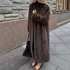 Damen Eleganter und flauschiger Langmantel aus Kunstfell EB