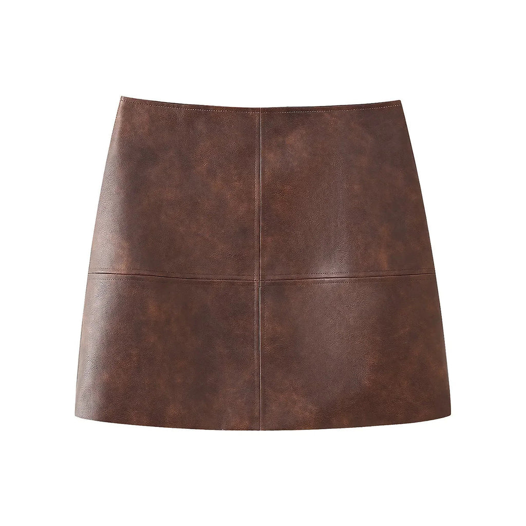 Women's short-cut faux leather jacket with zipper, pointed collar, and zippered pockets Mune Fashion