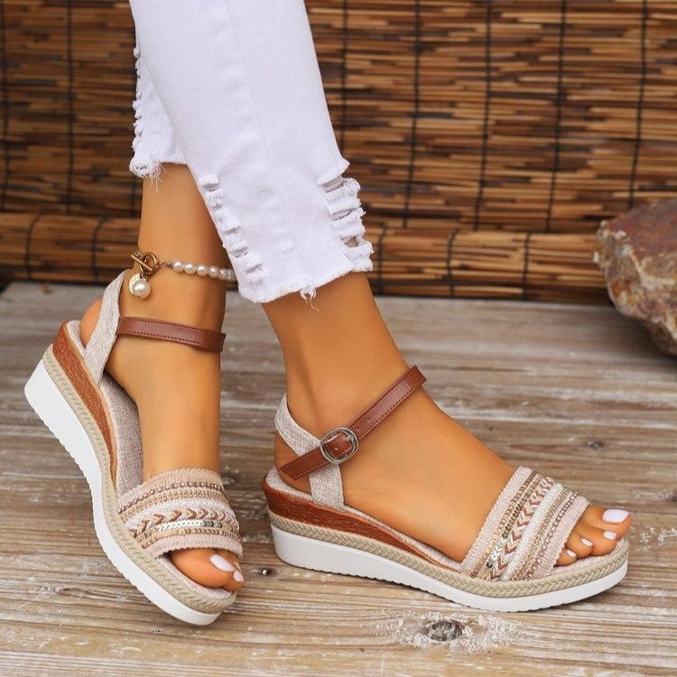 Damen Bequeme Plateau-Sandalen mit verstellbarem Riemchen und modischen Details EB