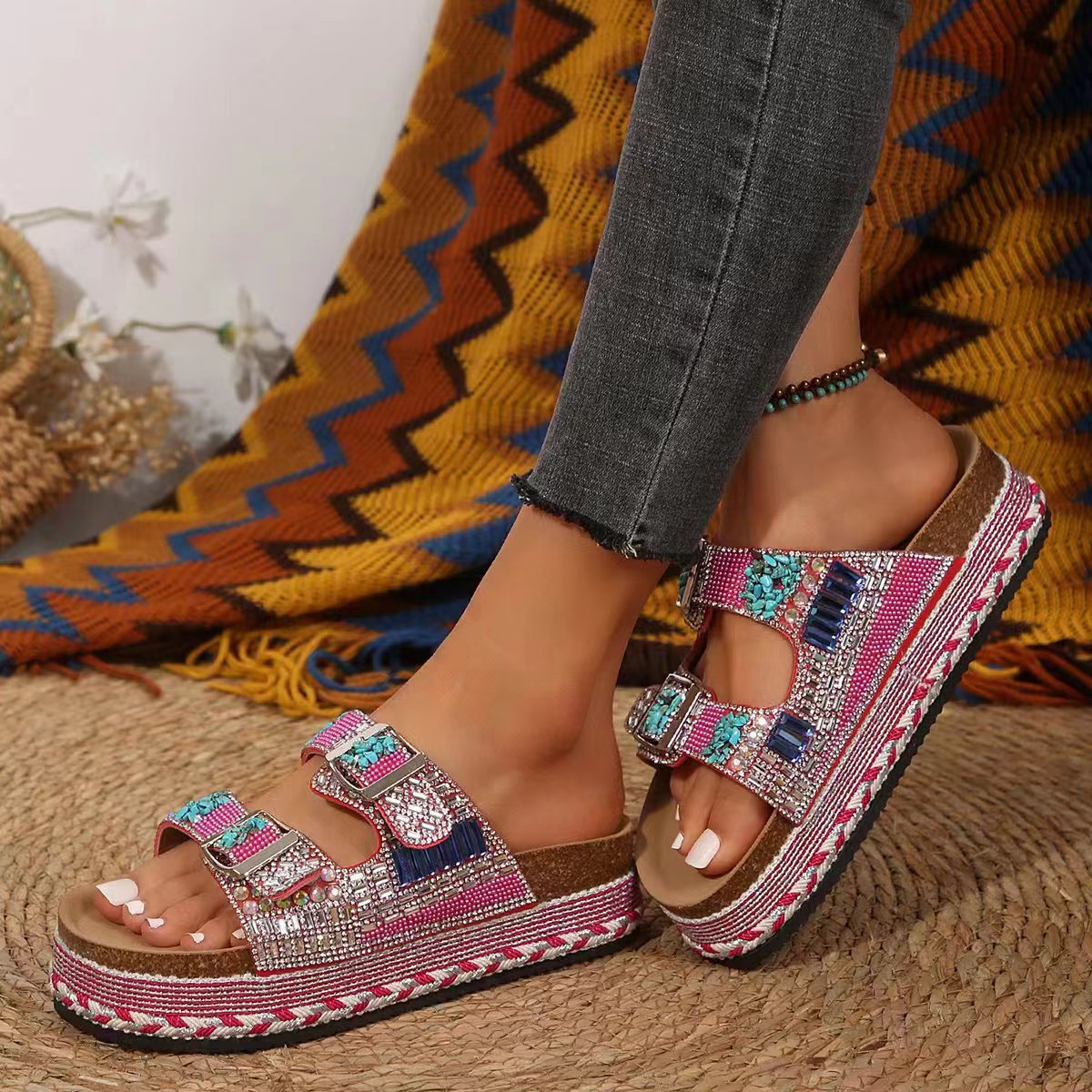 Damen Komfortable Riemchen-Sandalen mit kunstvollen Verzierungen und anpassbarem Riemendesign EB