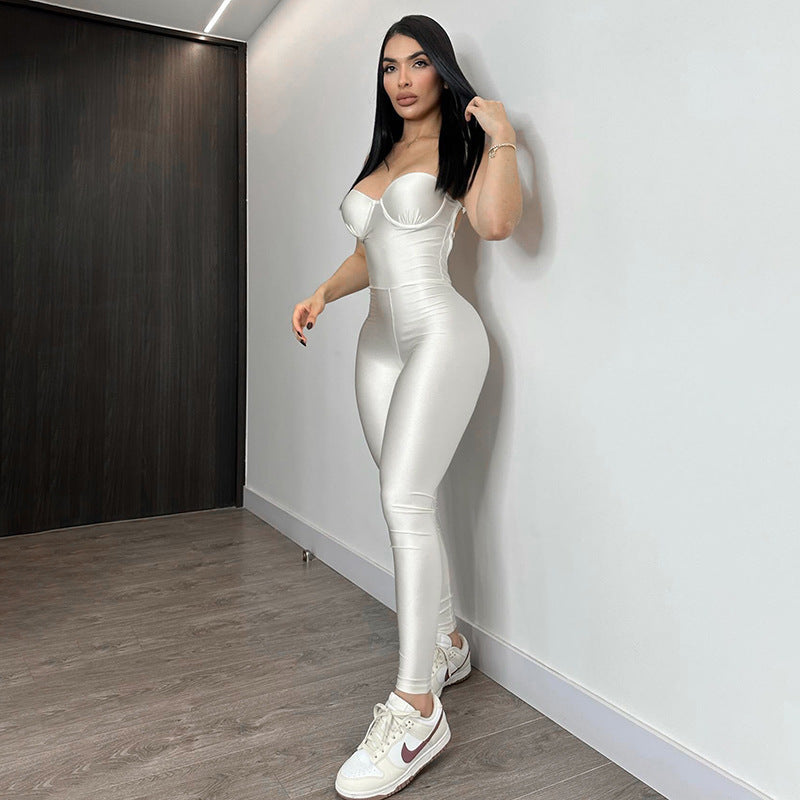 Damen Figurbetonter Jumpsuit mit trägerlosem Design und glänzender Oberfläche EB