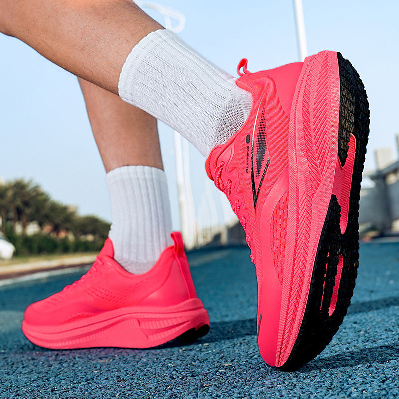 Unisex nan maximal gedämpfter leistungsorientierter Laufschuh mit reaktionsfreudiger Zwischensohle und atmungsaktivem Mesh EB