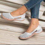 Damen bequeme und stilvolle Slipper mit perforiertem Design EB