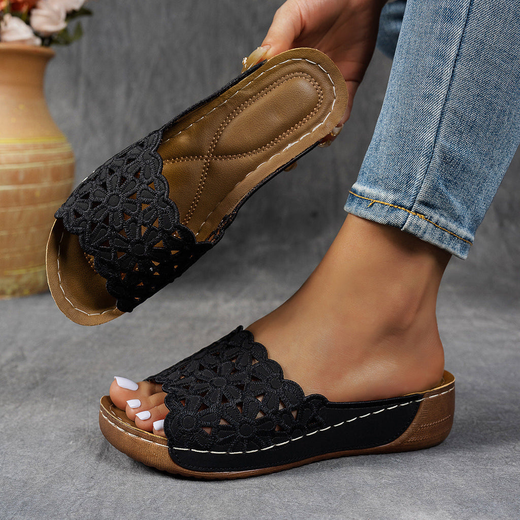 Damen bequeme Zehenschlappen mit floralen Applikationen und gepolsterter Sohle EB
