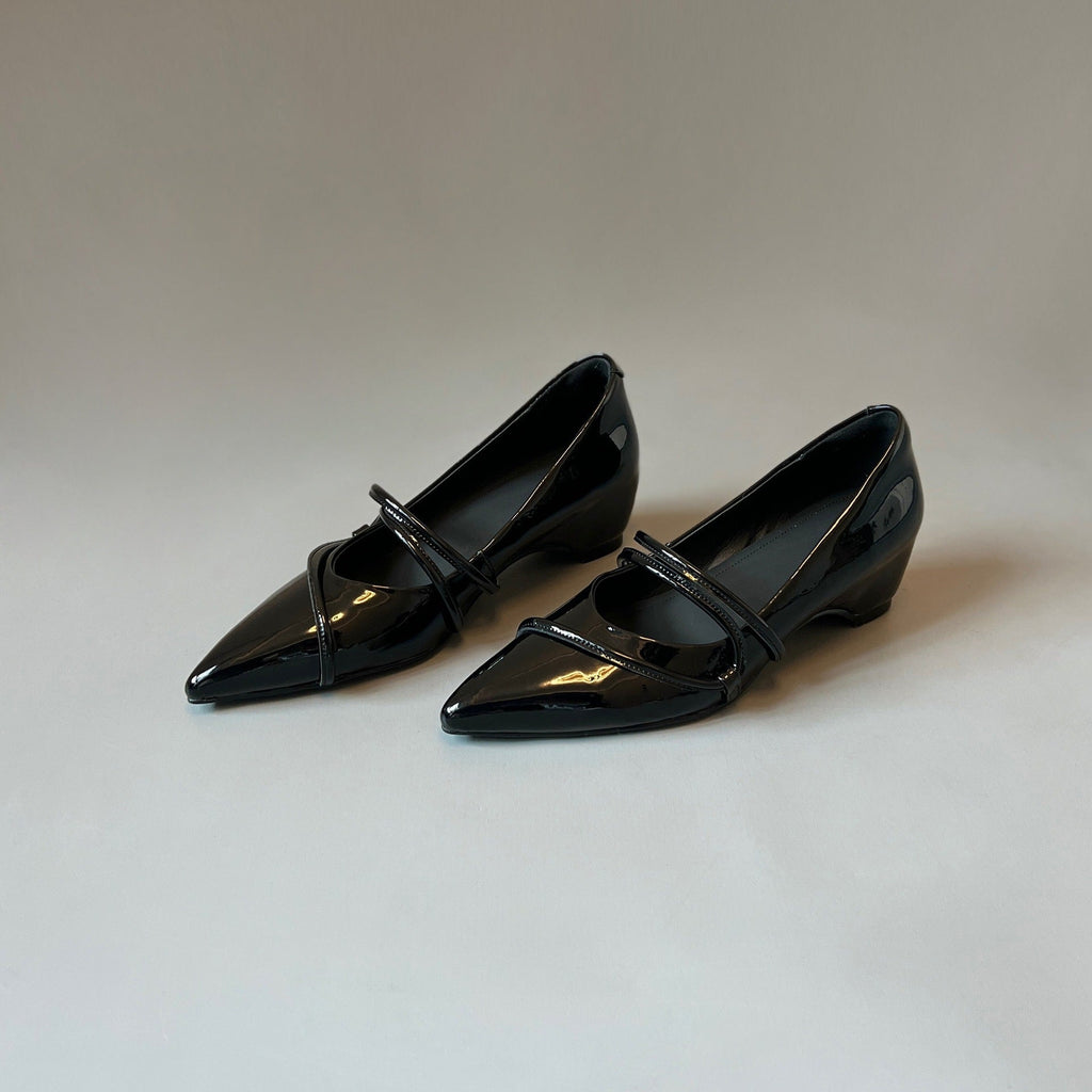 Damen elegante Ballerinas mit raffiniertem Riemchen und glänzender Lack-Oberfläche EB