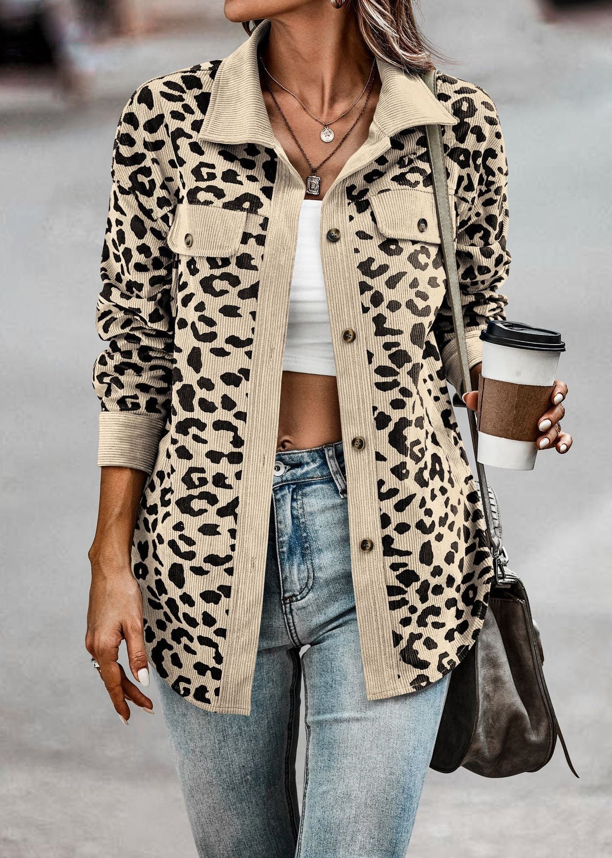 Damen Jacke im Leopardenmuster mit strukturiertem Stoff und praktischen Taschen EB